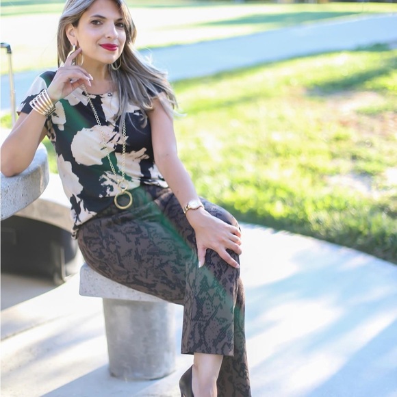 Cabi Flash Tee (style 4374) - Picture 7 of 7